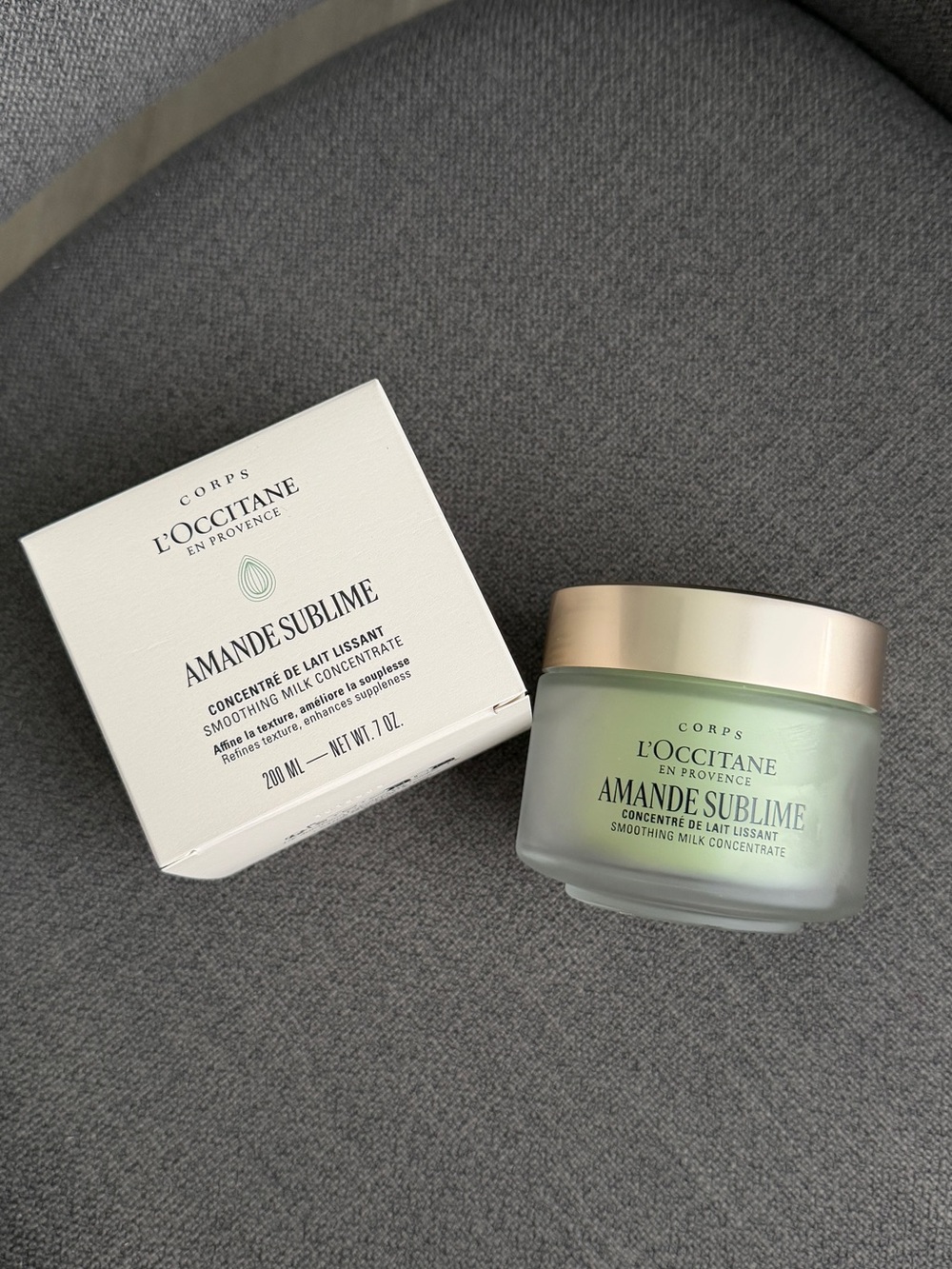 L'OCCITANE Amande Sublime Moisturizer - Light Green and Cream Cap